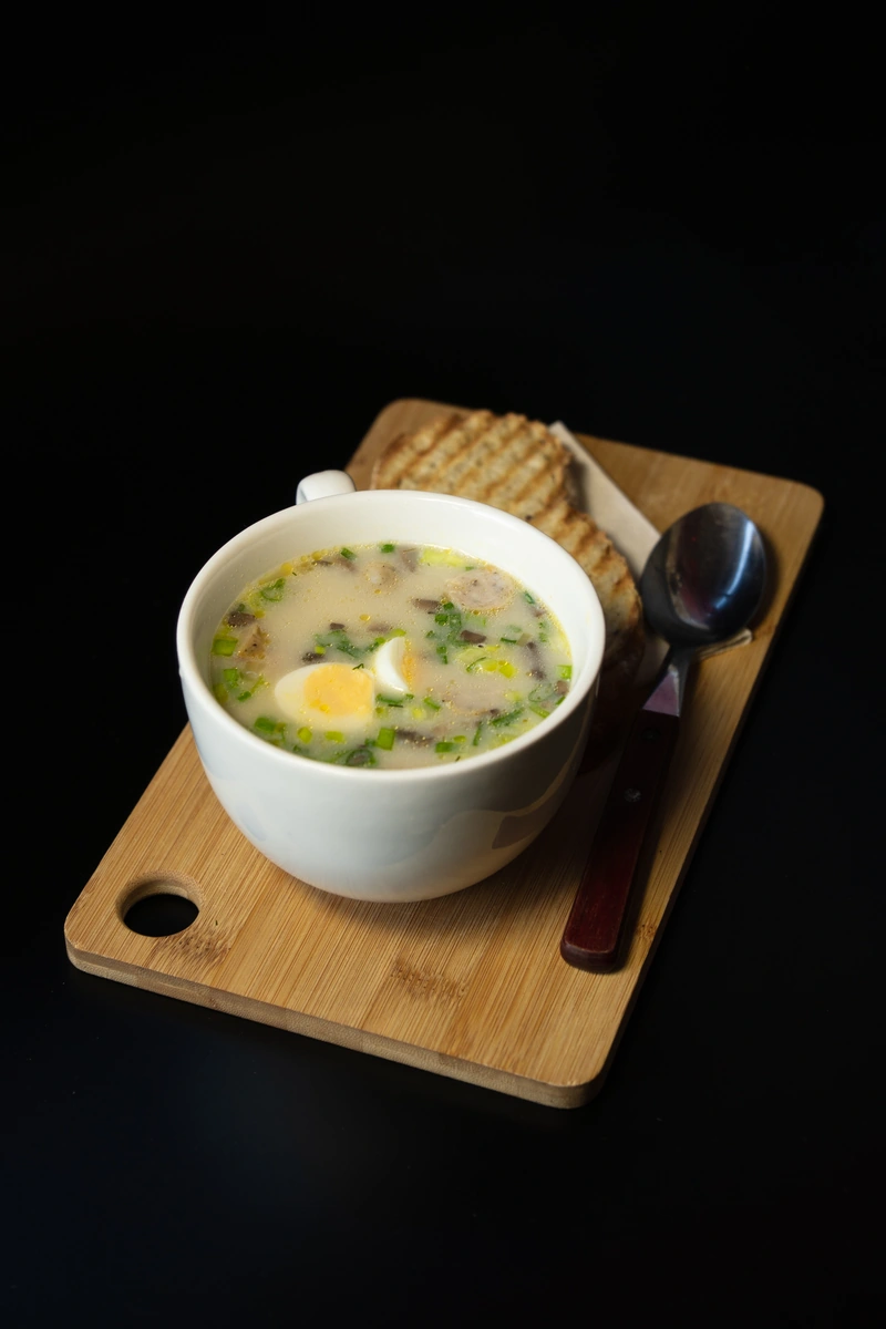 Суп немецкий на говяжьем бульоне с колбасками и грибами