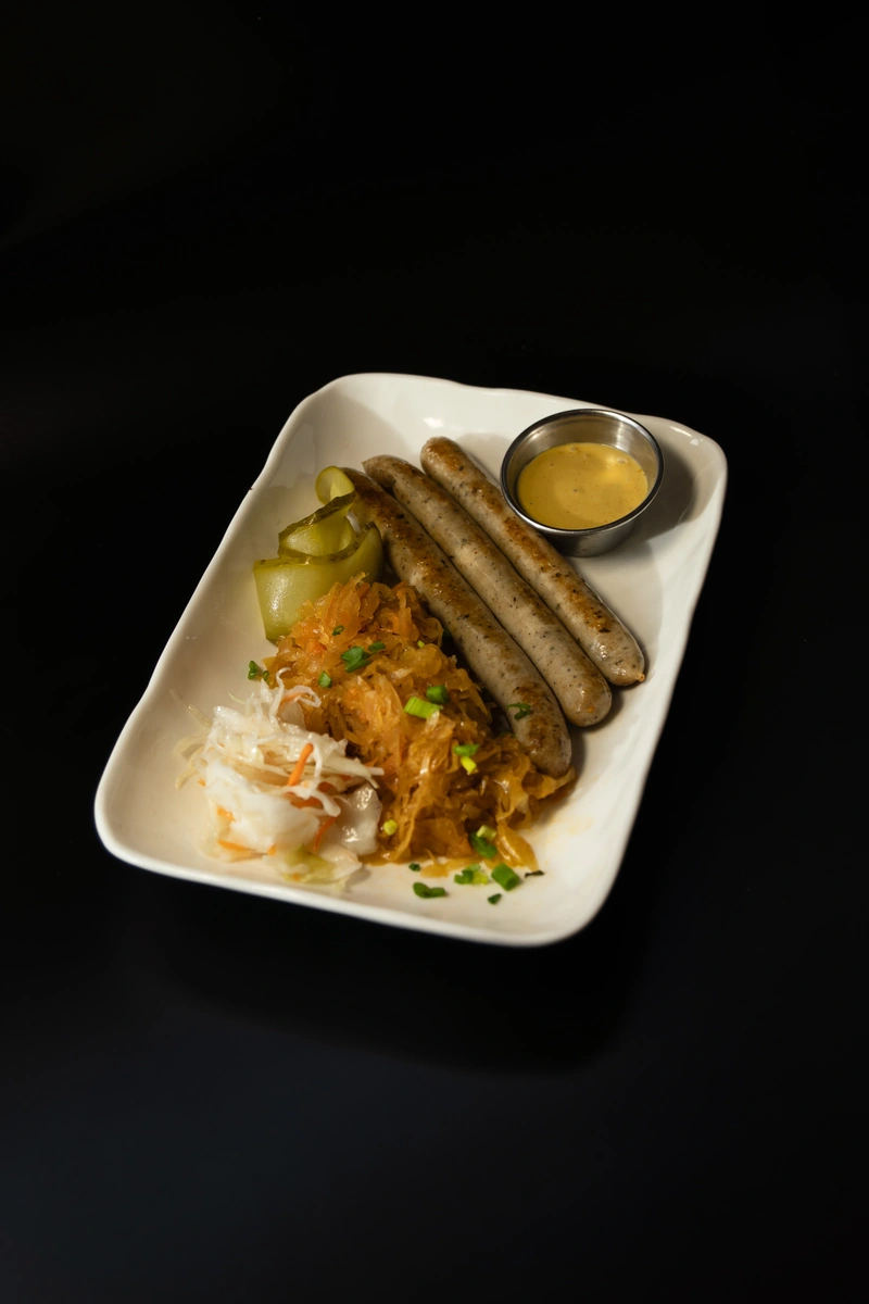 Нюрнбергские колбаски (белые, свинина) гарнир на выбор