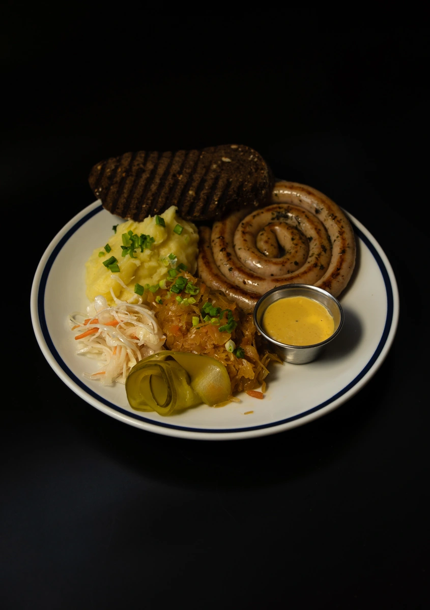 Немецкие колбаски XXL (свинина/курица) с капустой и картофелем