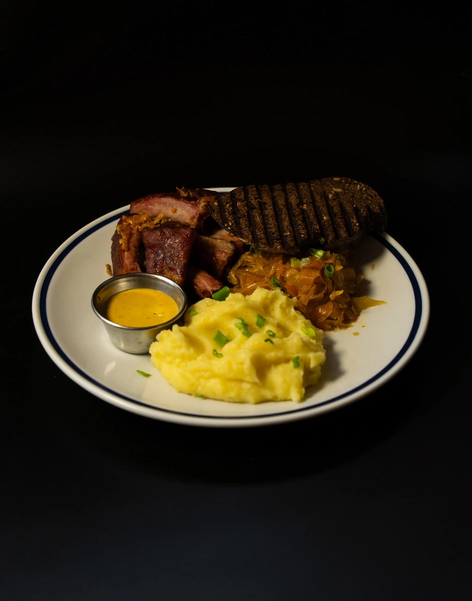 Ребра "Пивные" копчено-томленые с капустой и картофелем